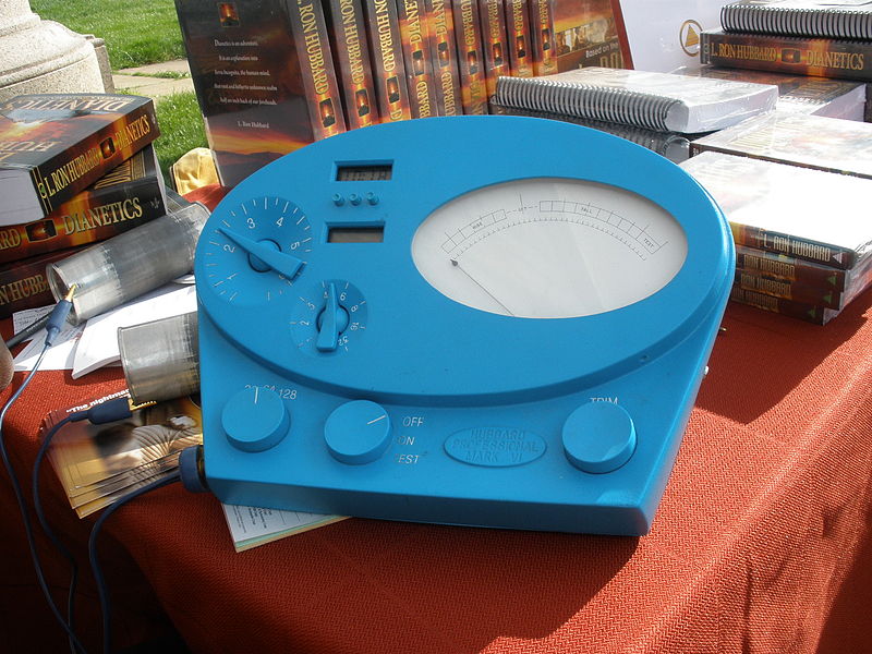 800px-Scientology e-meter.jpg